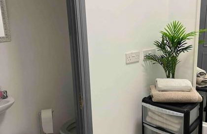 Corner House 2-Bed Townhouse Sleeps 3 - Photo 11