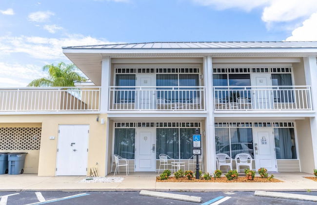 201 Little Harbor Inn - Photo 18