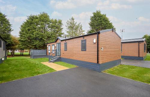 Pine Lodge with Hot Tub - Foto 39