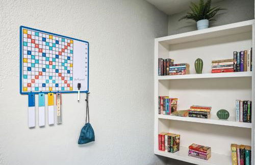 Vibrant Family Retreat~Sleeps 8~2 Kings~ Game Room - Foto 11