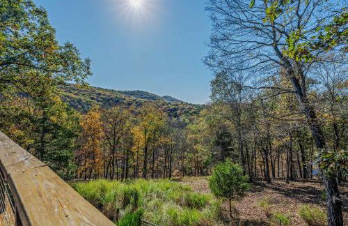 Camp Dancing Bears - Wifi, Riverfront, Pet Friendly, Fire Pit, Grill, Deck, Fishing, Games, Fireplace, King Bed - Photo 11