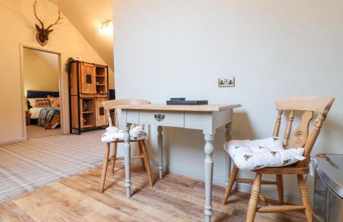 The Oak Room - Windmill Country Retreats - Photo 9