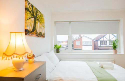 Beautiful Modern Home in London, Free Parking, Family Home, Sleeps 9, Close to Railway Station - Foto 20