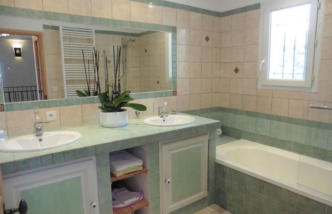 Pretty, Spacious Holiday Home With Private Pool - Foto 10