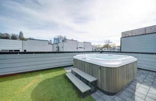 Luxe Townhome Rooftop Hot Tub Parking - Photo 7