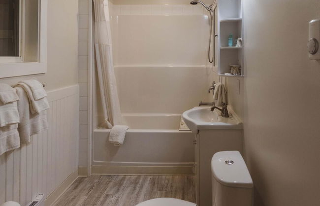 Barefoot Villas Cabin 1 Beaver w/ Hot tub - Photo 16