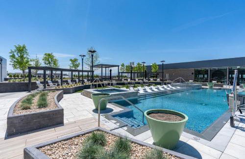 Outstanding Amenities-New Complex- Downtown Luxury - Foto 42