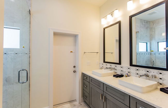 Sorrento Luxury Vacation Home: Expansive 5-Bedroom, 4.5-Bath Retreat with Private Pool, Hot Tub, and Pet-Friendly Accommodations – Just a Short Walk from Stunning Vanderbilt Beach - Foto 23