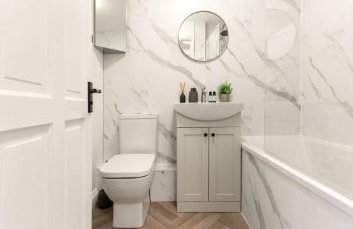 Ye Old Mill - Stylish cosy retreat with parking - Photo 3