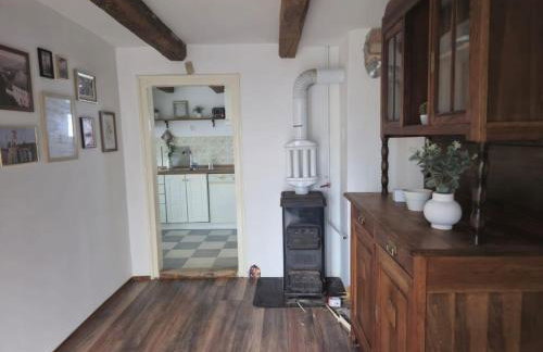 Old house by the stream - Photo 10