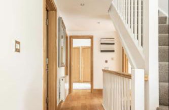 Modern contemporary home in beautiful setting - Foto 14