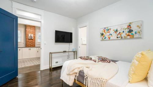 Spacious 5BR/5.5BA Near Plaza & Museum - Photo 4