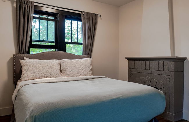 Historical Building 1br 1ba Walk To Roger's Place - Photo 4