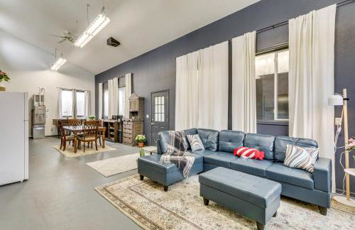 5 Mi to Hillsboro Vintage-Style Home with Fire Pit - Foto 4