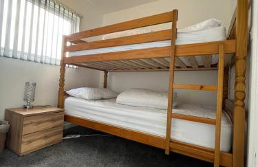 141 -Two bed Chalet on Sunbeach Holiday Park - Sleeps 6, pet friendly, FREE pool and entertainment passes included - plus WiFi with bedding and towels included - only 300m from the beach! - Foto 10