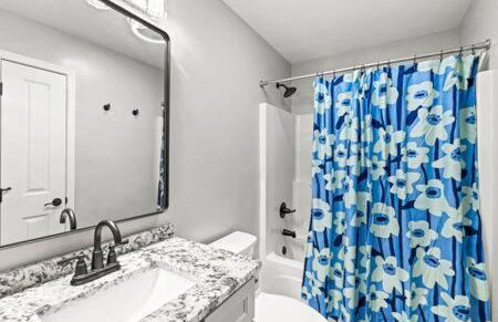 Family Home in Oakwood, 12 Mins to Campus, Patio, Washer Dryer, 2 Bathrooms, Utilities and Internet Included, Great for Students or Families, Charming Oakwood-Lincoln Park Home, 10 Walk to Dining, 24 Hour Hospitality Team - Foto 13