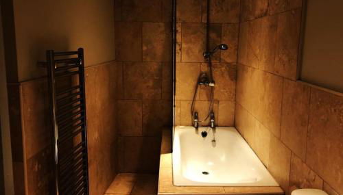 BOHOME moody 2 bed garden cottage Macclesfield centre - Foto 4