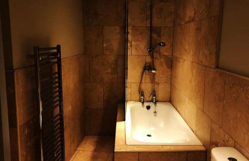 BOHOME moody 2 bed garden cottage Macclesfield centre - Foto 4