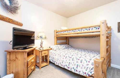 Lakeside Escape 2 BR with Hot Tub - Foto 16