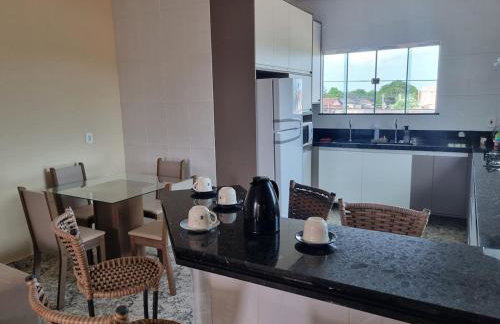 Casa espaçosa, Mobiliada e bem localizada - Foto 15