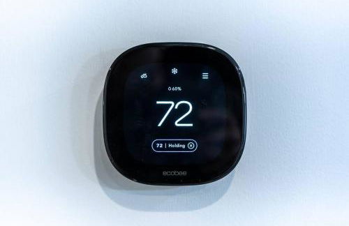 Contemporary 2BR2BA w-King - Den - Private Entry-Yard - Foto 15