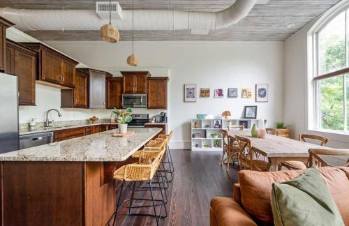 Downtown Loft - Walkable to Dining and Entertainment - Foto 1