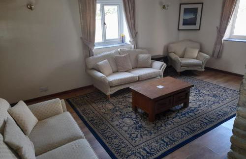 Hayloft Cottage Your Family-Friendly Countryside Retreat, Master En-suite, Sleeps 6, Indoor Pool, Tennis Court and Tarka Trial Access for cycling - Photo 7