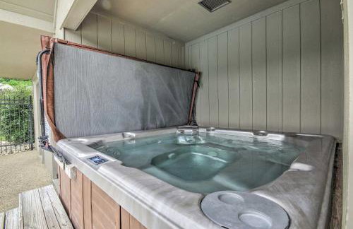 Hike, Bike and Swim Mountain Escape with Deck - Foto 27