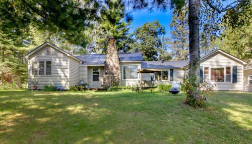 Lakefront Minnesota Escape with Fire Pit and Boat Dock - Foto 2