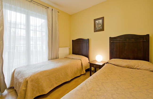 Barbacan Apartments - Photo 11