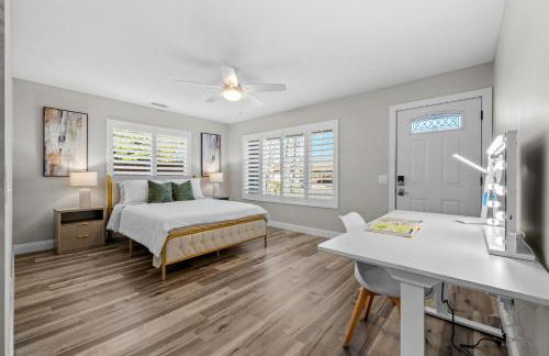 Entire Private Home with 3 Bedrooms 2 Bathrooms, Gated Yard, Garage, Hot Tub, 4-Beds, Golf, Mira Mesa, Available Now - Photo 17