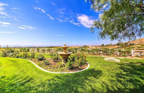 Luxe Wine Country Estate with Orchard-Facing Balcony - Foto 31