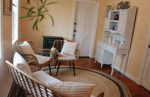 Hillside Haven: Luxe Farm Escape - 5BR-2 King Beds - Foto 12