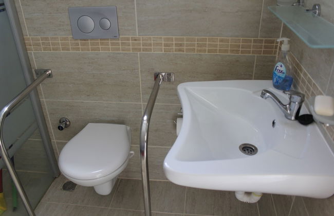 Villasevval-sleeps8-pool-bbq-ac-neartown - Photo 26