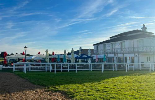 Cozy Maisonette in Langley Vale - Photo 31