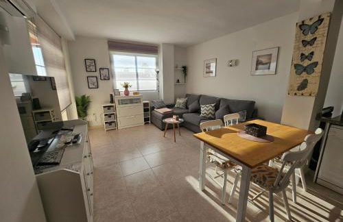 ACOGEDOR APARTAMENTO CON TERRAZA Y VISTAS AL JARDIN - Foto 3