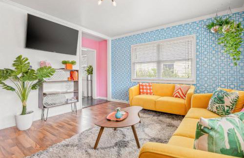 Indy Palm Pad with Patio & Tiki Bar-Mid-Century Charmer-Family Friendly - Photo 2