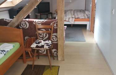 GästeZimmer im Altbau Dachgeschoss mit kleinem Bad WLAN, TV und Parkplatz - Foto 14