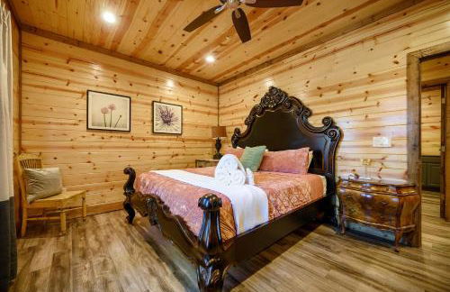 The Nomi Lodge - Sleeps 28 - Gorgeous Rustic Cabin, Centrally Located, Tons of Amenities - Photo 12