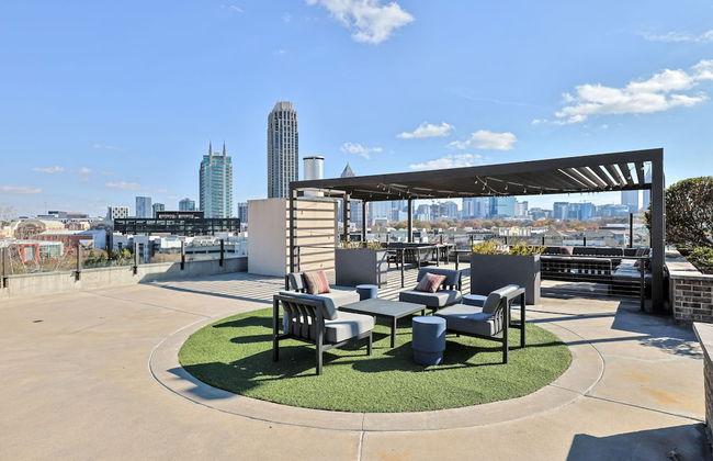 Ebony Ivory Midtown King Bed - Foto 33