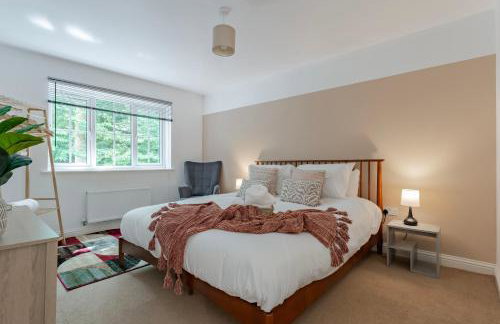 Stylish 5Bedroom Getaway in Quiet Mildenhall Area - Photo 78