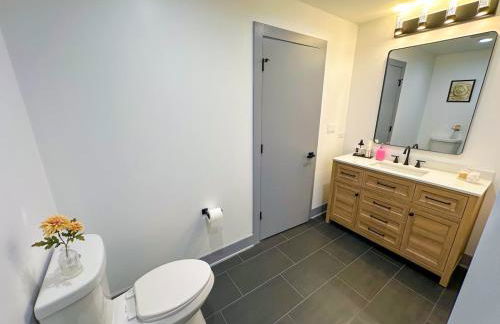 Luxury 6BR Suite with Pool Table Sleeps 12 Perfect for Group Stay Near McCormick Place, Grant Park and Soldier Field - Foto 18