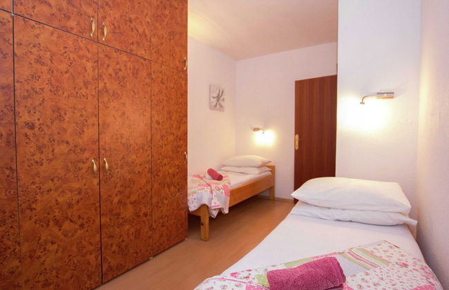 Holiday Apartment With a Private Terrace & Hot Tub, Near the Beach - Foto 5