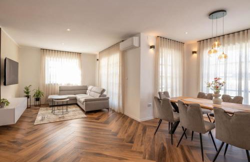 Villa Fiora, a beautiful and modern villa with a pool - Foto 14