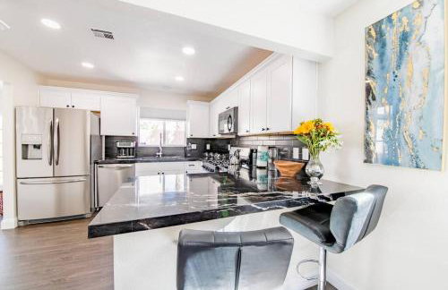 Gorgeous home away from home 3 bed 3 bath W/ pool - Foto 41