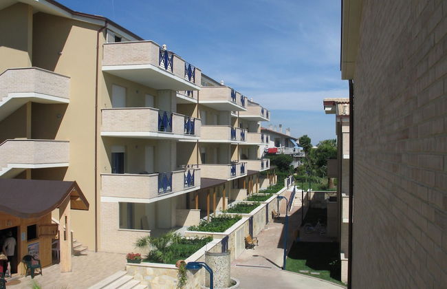 Green Bay Village - Photo 14