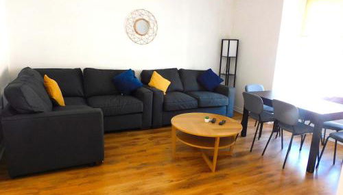 No 9 - Modern 3 Bedroom Apartment in Lanark Town Centre - Foto 1