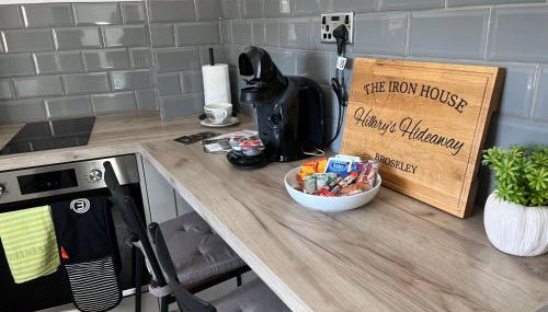 Hillary's Hideaway - Photo 4