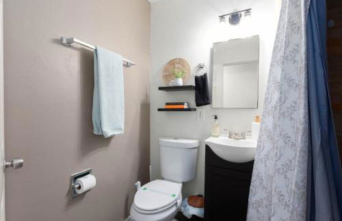 Movie Night 4BR Home with Projector Games & BBQ - Foto 42