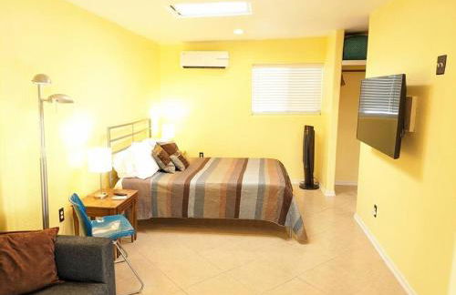 Guesthouse w/ private access and patio - Foto 18